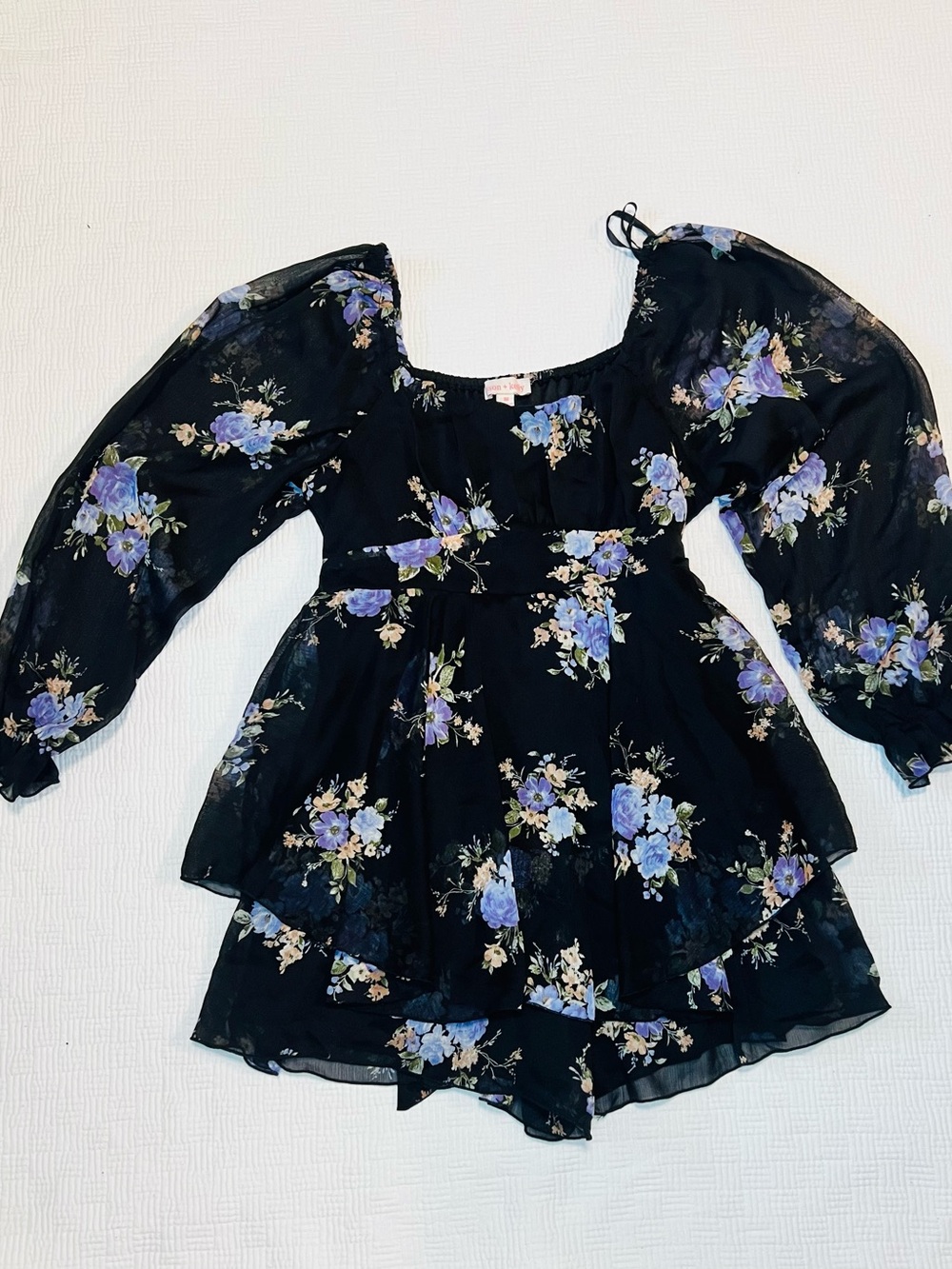 Women's Black Floral Square-Neck Tiered Long-Sleeve Blouse